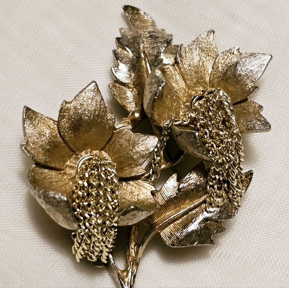 VTG HAR Hargo Double Flower Dangle Chain Tassells Goldtone 2.5" Brooch Pin - Picture 2 of 12